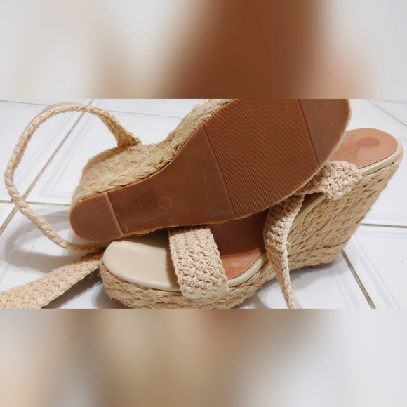 Le Château Wedges 8.5 - Picture 3 of 3